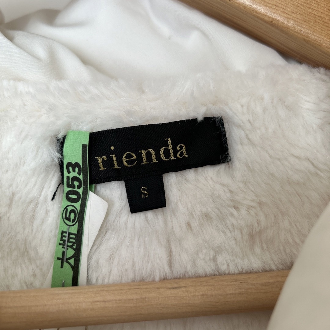 rienda(リエンダ)のrienda リエンダ　ダウンコート　ホワイト　S レディースのジャケット/アウター(ダウンコート)の商品写真