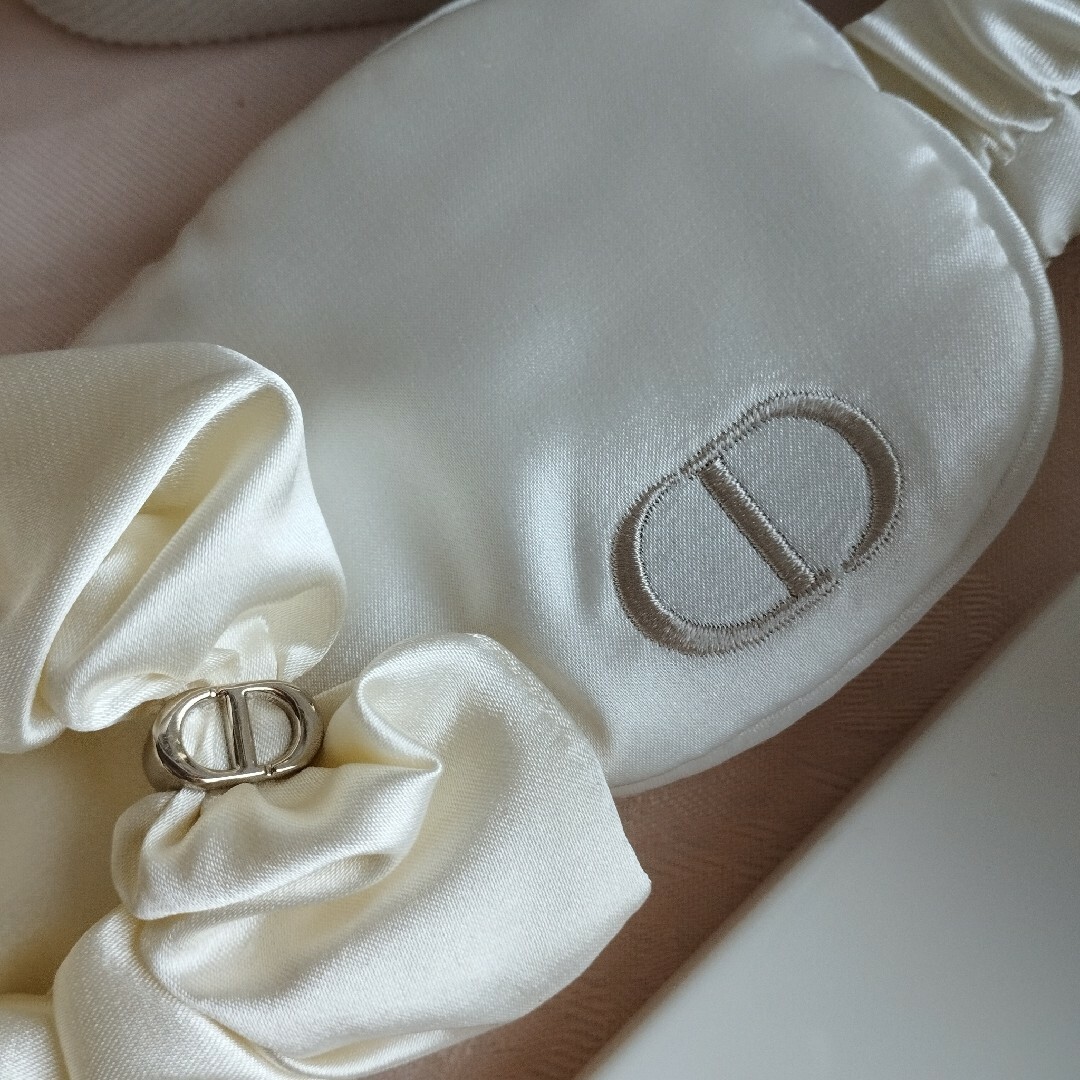 Christian Dior(クリスチャンディオール)の【新品未使用】Diorノベルティのバニティポーチ コスメ/美容のメイク道具/ケアグッズ(メイクボックス)の商品写真