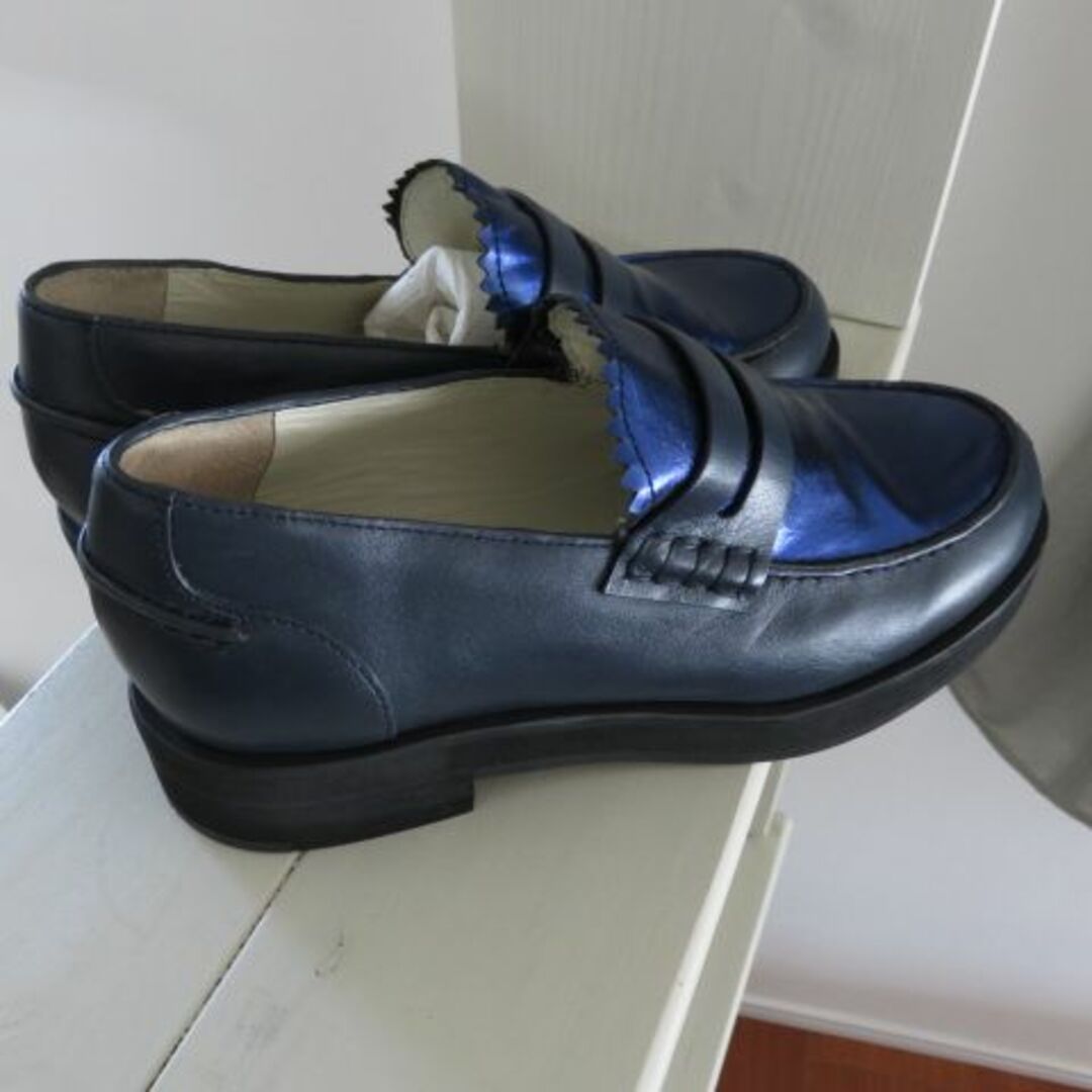 Jil Sander(ジルサンダー)のJIL SANDER NAVY ジルサンダー　ローファー　メタル青　35 レディースの靴/シューズ(ローファー/革靴)の商品写真