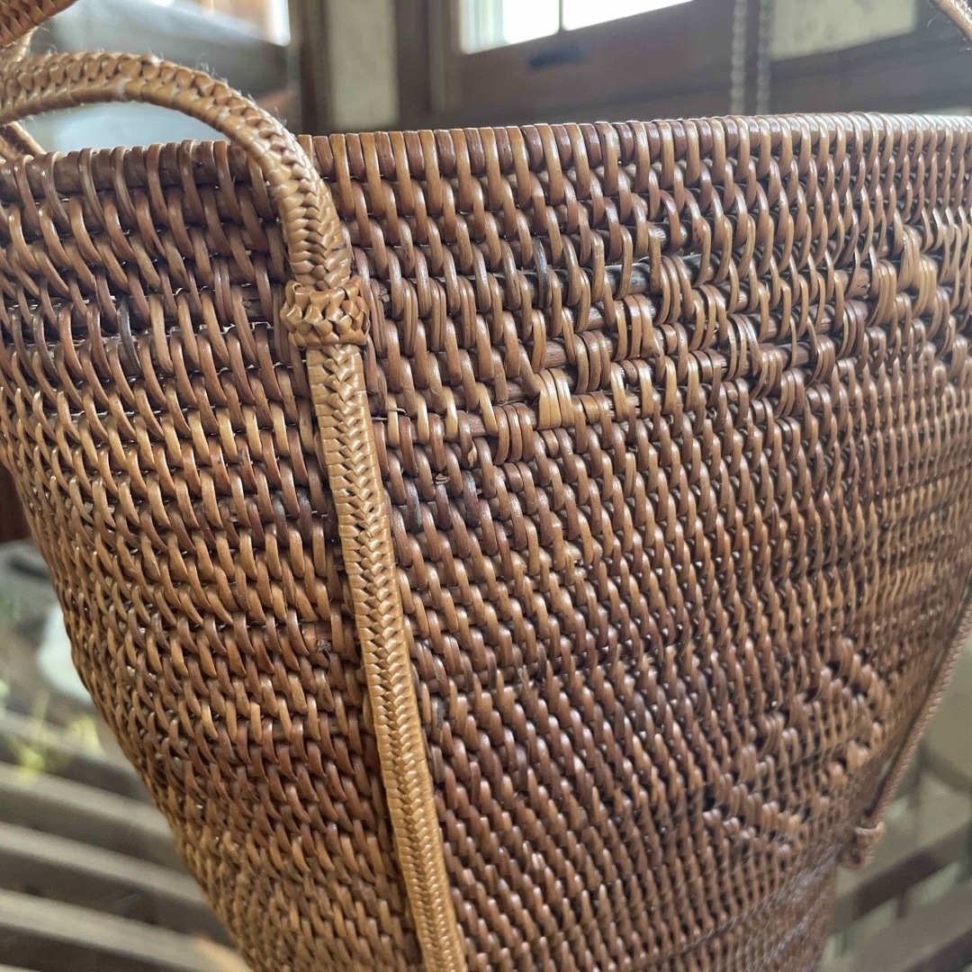 美品　カゴバッグ　アタ素材　インドネシア　バリ製 レディースのバッグ(かごバッグ/ストローバッグ)の商品写真