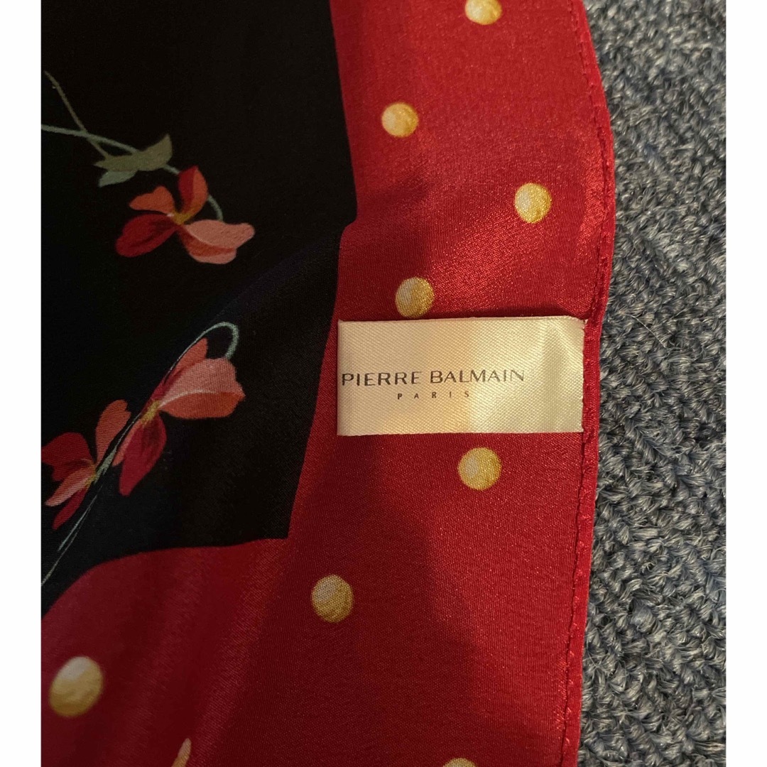 Pierre Balmain(ピエールバルマン)のPIERRE BALMAINスカーフ レディースのファッション小物(バンダナ/スカーフ)の商品写真