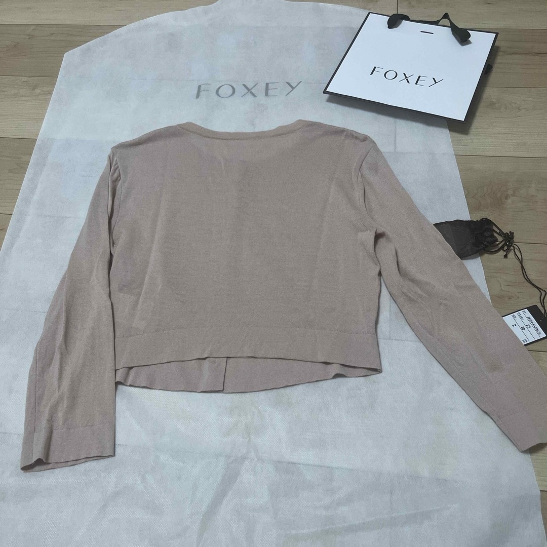 FOXEY(フォクシー)の最終価格　Foxey ♡ アッパースタンダード同型デザイン　カーディガン レディースのトップス(カーディガン)の商品写真