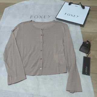 フォクシー(FOXEY)の最終価格　Foxey ♡ アッパースタンダード同型デザイン　カーディガン(カーディガン)