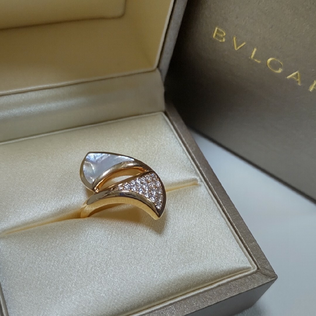 BVLGARI(ブルガリ)のBVLGARI  ディーヴァドリーム  MOP×ダイヤ  リング レディースのアクセサリー(リング(指輪))の商品写真