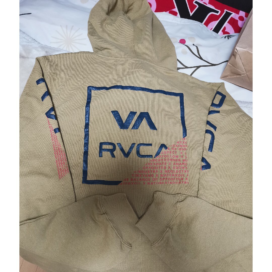 RVCA(ルーカ)のRVC A パーカー新品未使用 Ｌサイズ メンズのトップス(パーカー)の商品写真