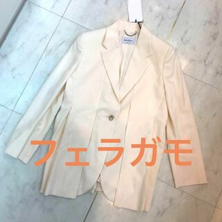 サルヴァトーレフェラガモ(Salvatore Ferragamo)の☆未使用品☆フェラガモ　ジャケット　シルク　オフホワイト　736446(テーラードジャケット)