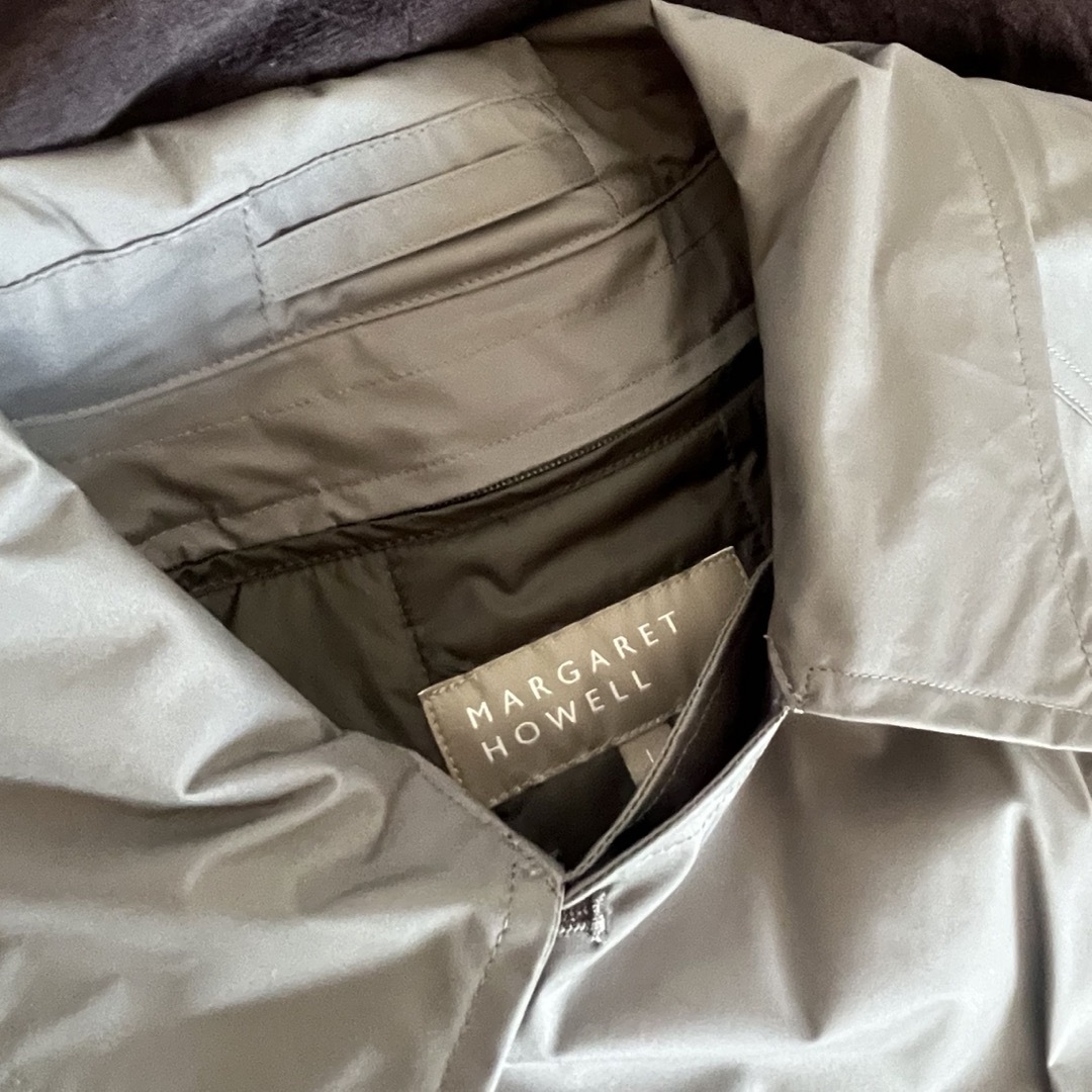 MARGARET HOWELL(マーガレットハウエル)の【値下】MHL. 中綿コート　カーキ メンズのジャケット/アウター(ステンカラーコート)の商品写真