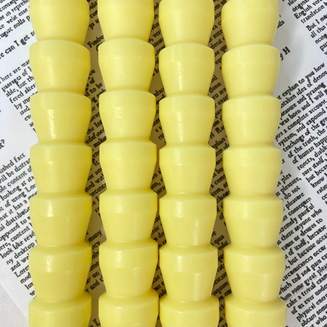 椀形テーパーキャンドル・くすみイエロー（４本セット）ソイキャンドル ハンドメイドのインテリア/家具(アロマ/キャンドル)の商品写真