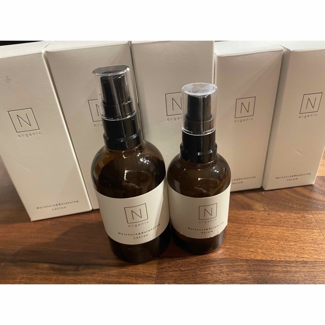 N organic(エヌオーガニック)のエヌ オーガニック 空瓶 ローション、セラム(100ml３本  60ml２本) コスメ/美容のスキンケア/基礎化粧品(化粧水/ローション)の商品写真