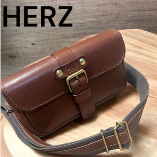 ヘルツ(HERZ)のHERZ ショルダーバッグ レザー チョコ(ショルダーバッグ)