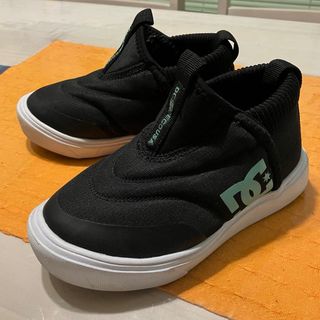 ディーシーシュー(DC SHOE)の【美品】DC shoes 防寒 スニーカー 18cm 軽量 スリッポンデザイン(スニーカー)