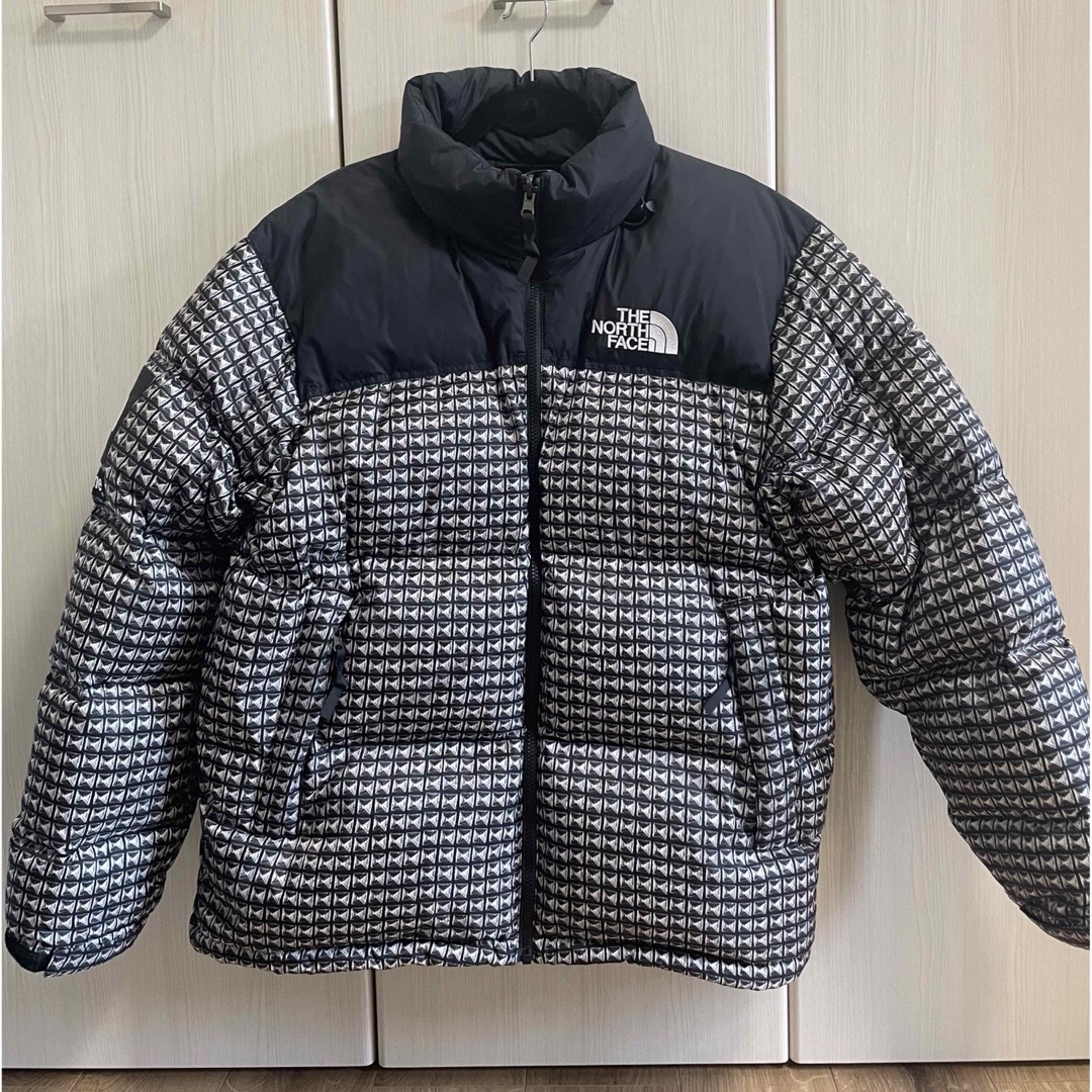 Supreme(シュプリーム)のsupreme northFace  スタッズ　ヌプシダウンジャケット メンズのジャケット/アウター(ダウンジャケット)の商品写真