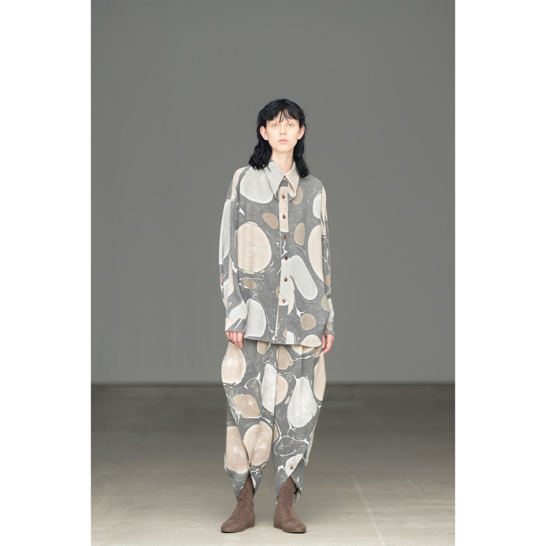 ISSEY MIYAKE(イッセイミヤケ)の値下げ21FW ISSEY MIYAKE 墨流しシャツ レディースのトップス(シャツ/ブラウス(長袖/七分))の商品写真