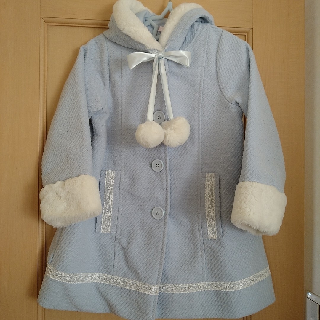 しまむら(シマムラ)の水色キッズコート 女の子 110cm キッズ/ベビー/マタニティのキッズ服女の子用(90cm~)(コート)の商品写真