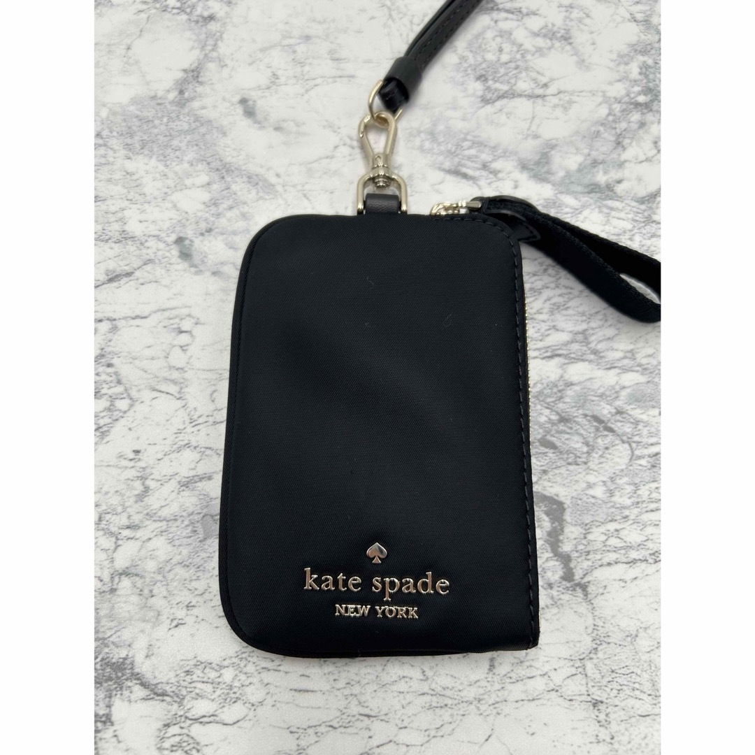 kate spade new york(ケイトスペードニューヨーク)のケイトスペード チェルシー カードケース ランヤード ブラック レディースのファッション小物(パスケース/IDカードホルダー)の商品写真