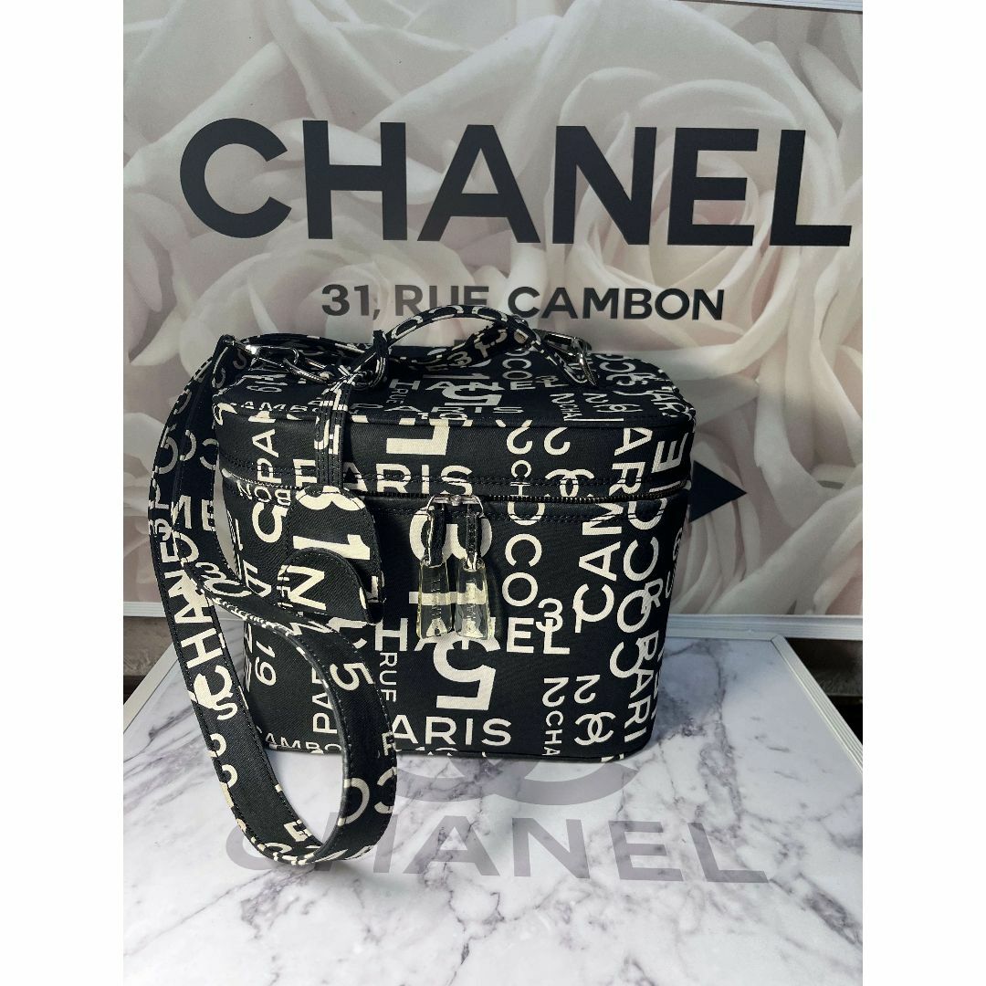 CHANEL(シャネル)の☆正規超極美品☆シャネル　2wayバニティ　バイシーライン　黒♪ レディースのバッグ(ボディバッグ/ウエストポーチ)の商品写真