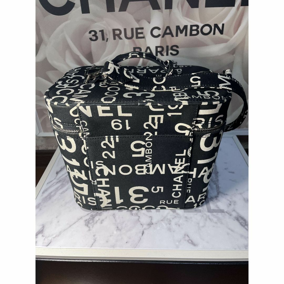 CHANEL(シャネル)の☆正規超極美品☆シャネル　2wayバニティ　バイシーライン　黒♪ レディースのバッグ(ボディバッグ/ウエストポーチ)の商品写真