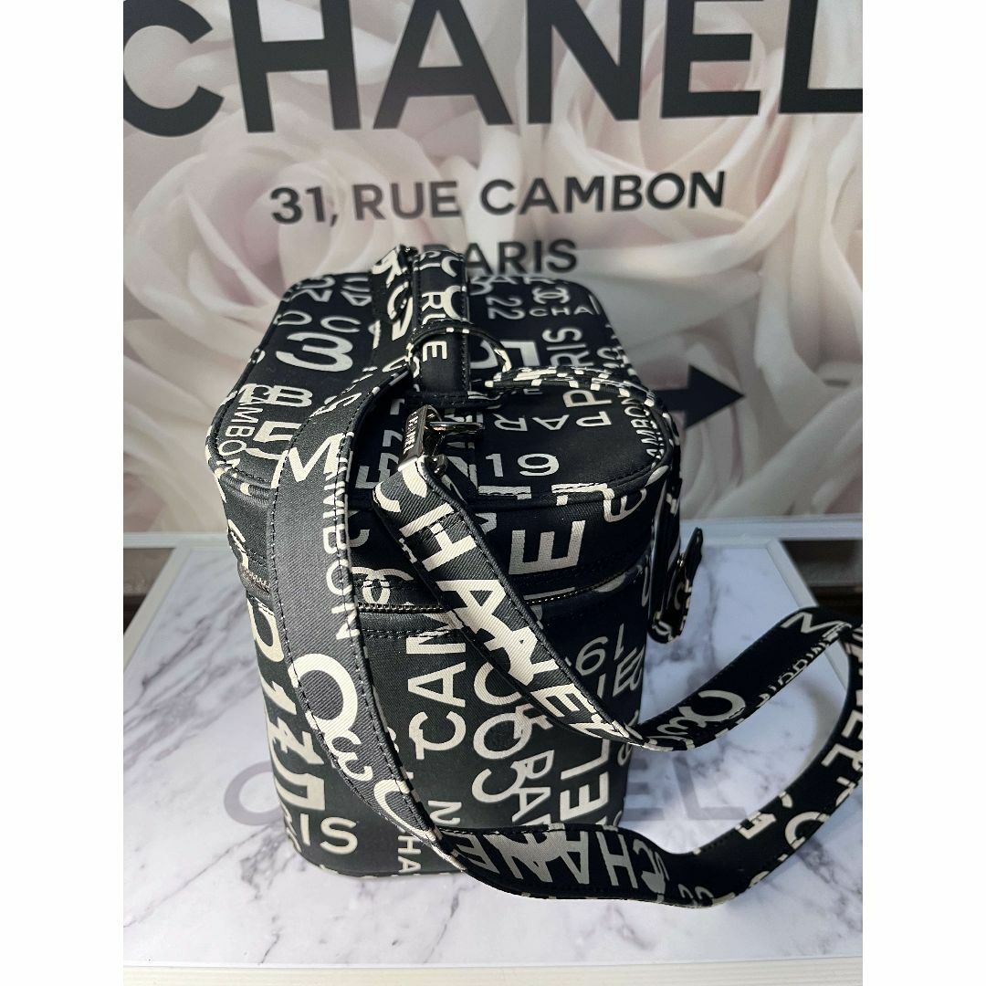 CHANEL(シャネル)の☆正規超極美品☆シャネル　2wayバニティ　バイシーライン　黒♪ レディースのバッグ(ボディバッグ/ウエストポーチ)の商品写真