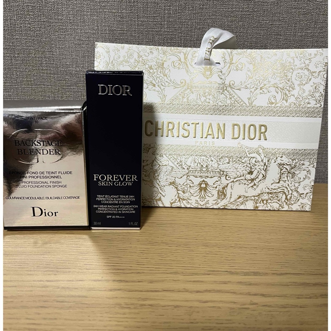 Dior(ディオール)の【新品未使用】ディオールリキッドファンデーションスポンジ付 コスメ/美容のベースメイク/化粧品(ファンデーション)の商品写真