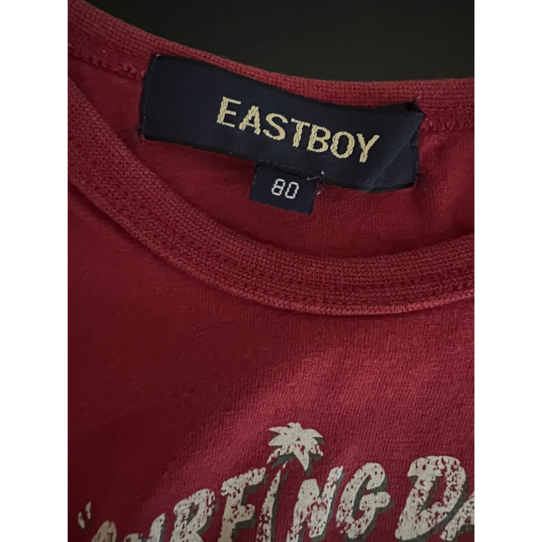 EASTBOY(イーストボーイ)のサーフボート柄キッズTシャツ　赤　レッド　海　イーストボーイ キッズ/ベビー/マタニティのベビー服(~85cm)(Ｔシャツ)の商品写真