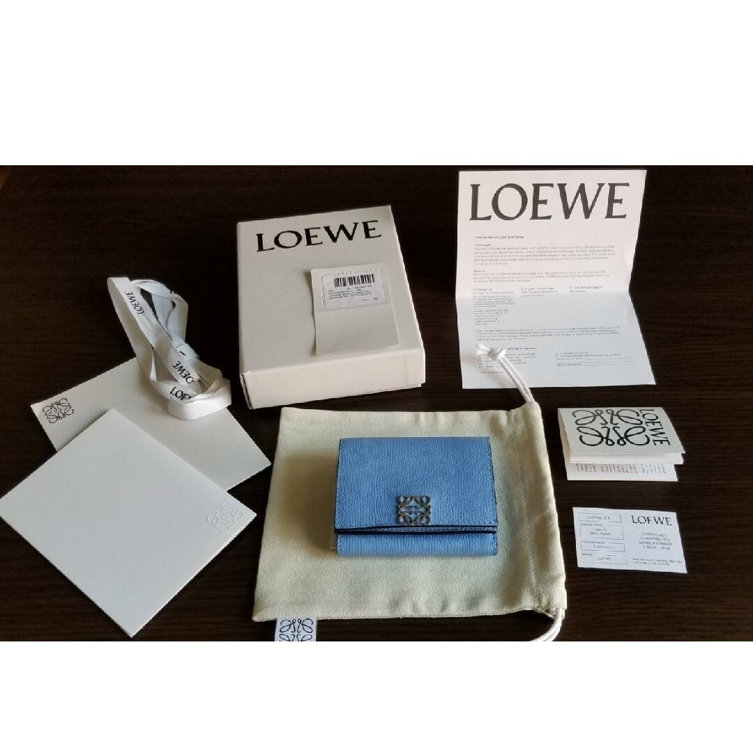 LOEWE(ロエベ)のLoewe ロエベ アナグラム トライフォールド ウォレット レディースのファッション小物(財布)の商品写真