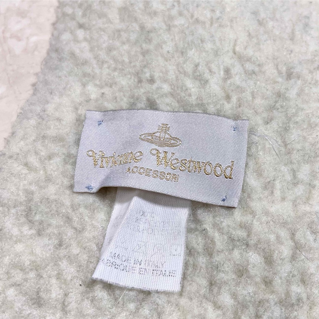 Vivienne Westwood(ヴィヴィアンウエストウッド)のイタリア製 vivienne westwood ボアマフラー アイボリー レディースのファッション小物(マフラー/ショール)の商品写真