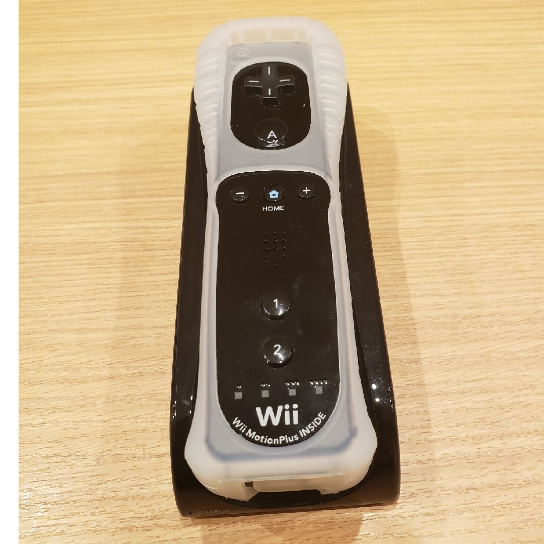 Wii(ウィー)のWiiリモコンプラス　ブラック エンタメ/ホビーのゲームソフト/ゲーム機本体(その他)の商品写真