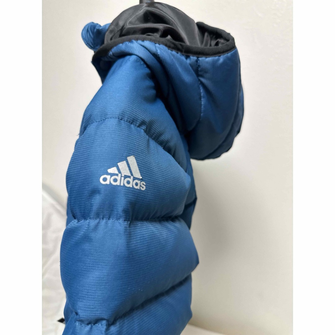 adidas(アディダス)のadidas ダウン　140 キッズ/ベビー/マタニティのキッズ服男の子用(90cm~)(コート)の商品写真