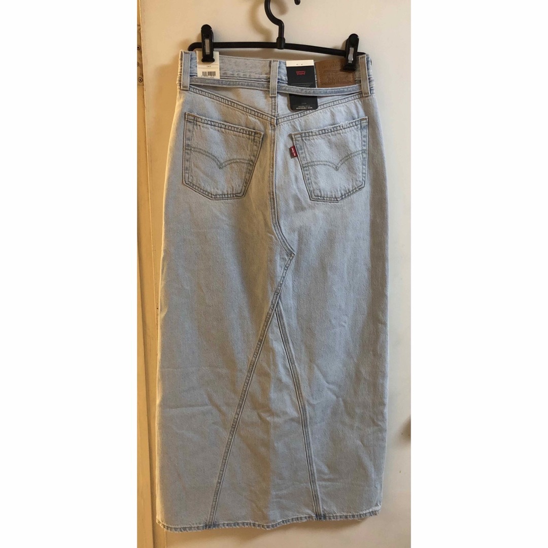 Levi's(リーバイス)のリーバイス　デニム　ロングスカート ライトインディゴ WORN IN レディースのスカート(ロングスカート)の商品写真