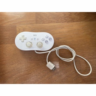ウィー(Wii)のクラシックコントローラー　白(家庭用ゲーム機本体)