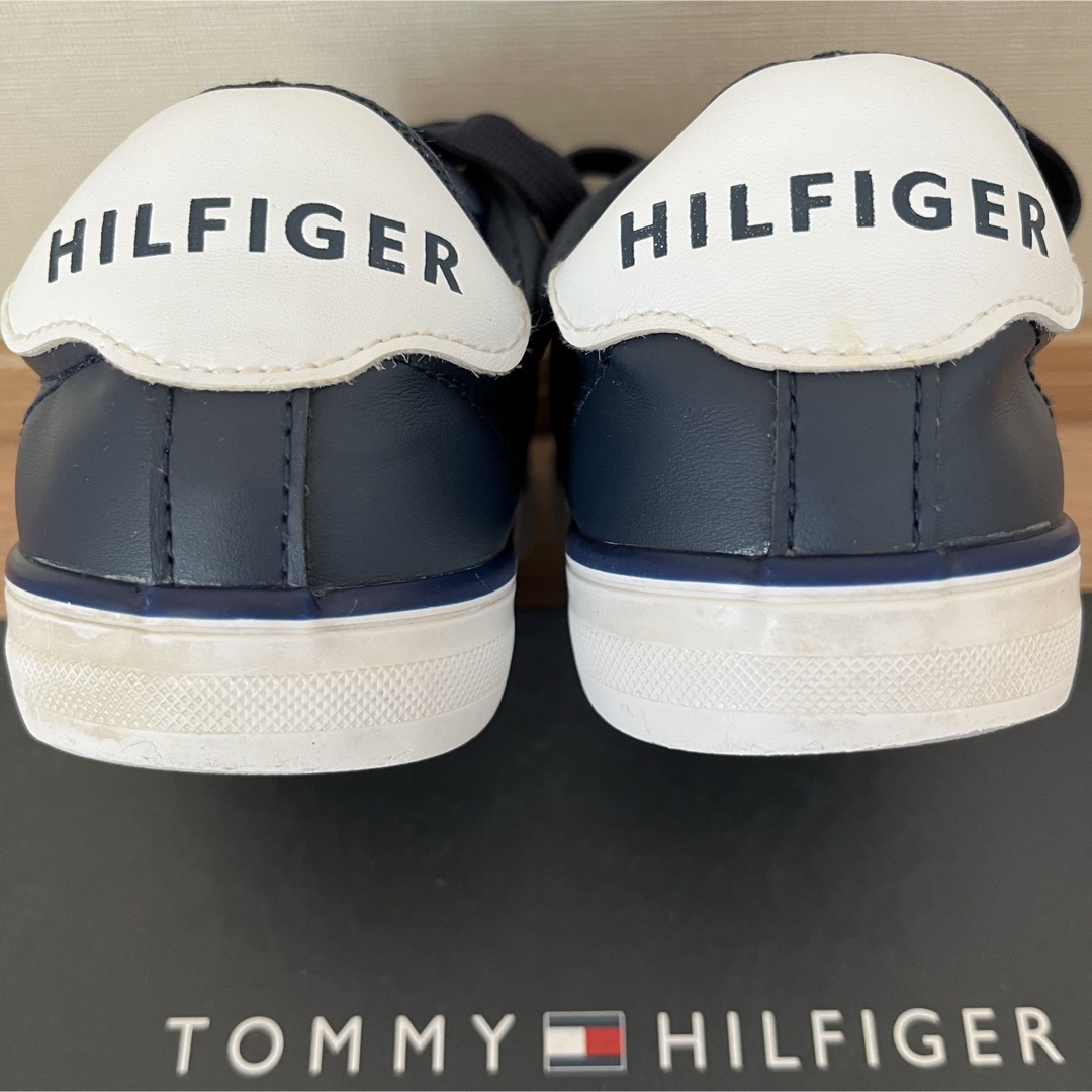 TOMMY HILFIGER(トミーヒルフィガー)の美品！TOMMY HILFIGERスニーカー.20.3cm.ネイビー キッズ/ベビー/マタニティのキッズ靴/シューズ(15cm~)(スニーカー)の商品写真