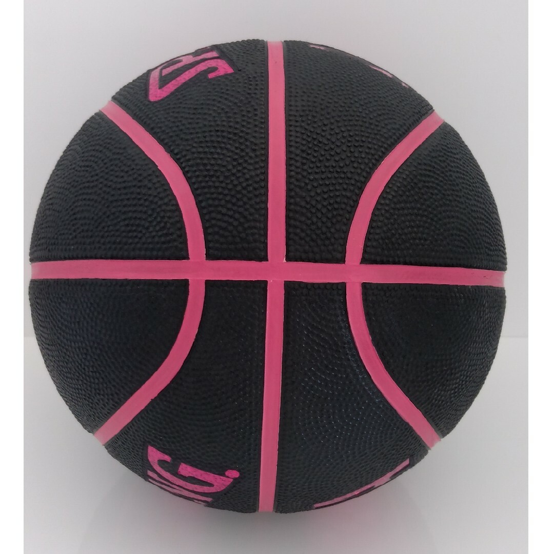 SPALDING(スポルディング)の【匿名配送　送料込】SPALDING NBA バスケットボール 6号ピンク　黒 スポーツ/アウトドアのスポーツ/アウトドア その他(バスケットボール)の商品写真