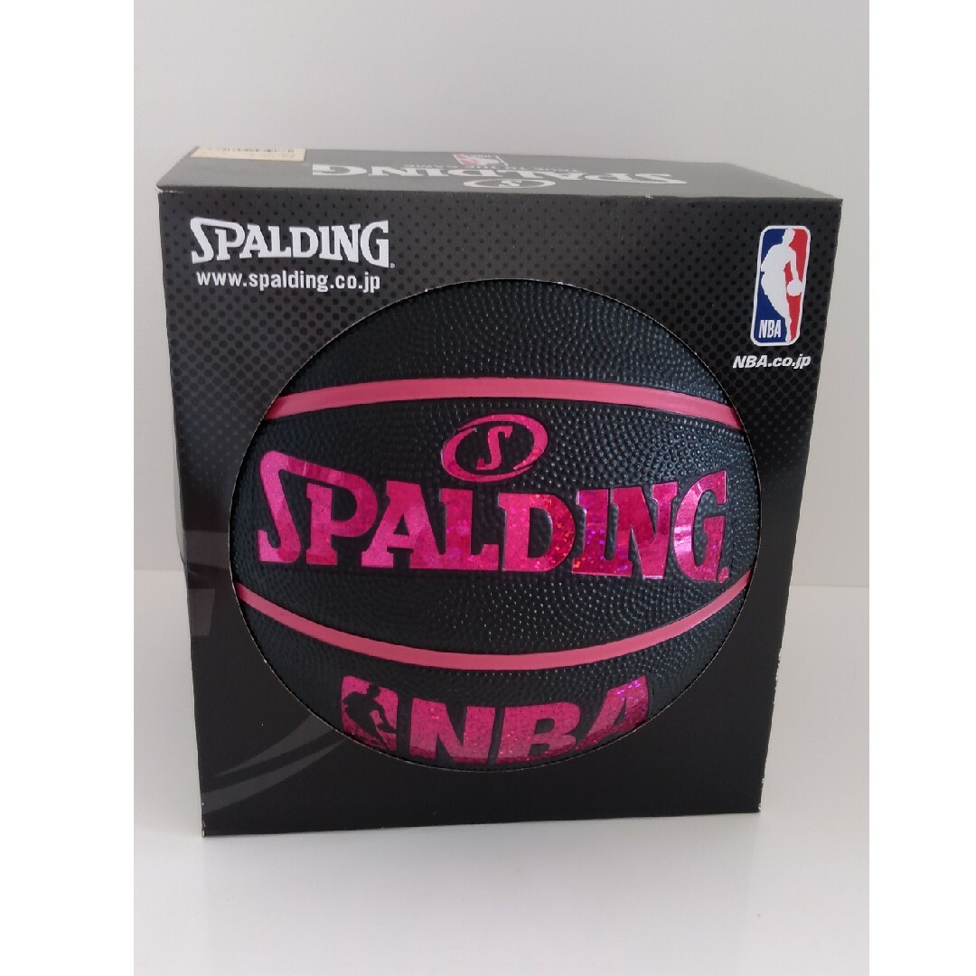 SPALDING(スポルディング)の【匿名配送　送料込】SPALDING NBA バスケットボール 6号ピンク　黒 スポーツ/アウトドアのスポーツ/アウトドア その他(バスケットボール)の商品写真