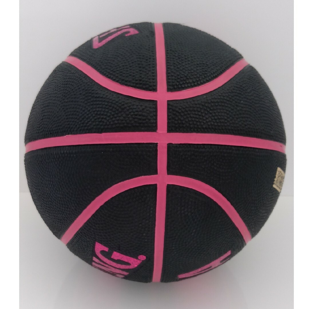 SPALDING(スポルディング)の【匿名配送　送料込】SPALDING NBA バスケットボール 6号ピンク　黒 スポーツ/アウトドアのスポーツ/アウトドア その他(バスケットボール)の商品写真