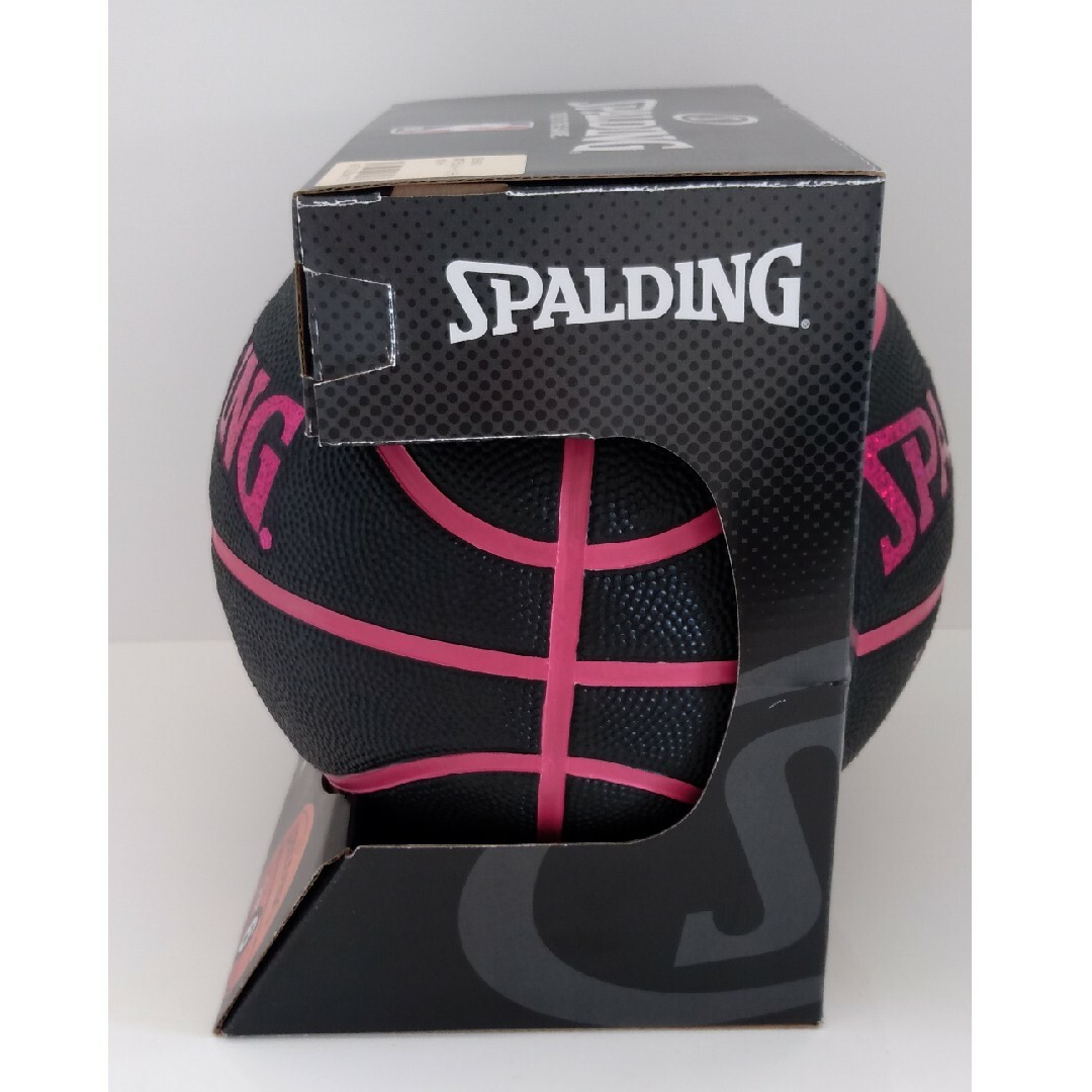 SPALDING(スポルディング)の【匿名配送　送料込】SPALDING NBA バスケットボール 6号ピンク　黒 スポーツ/アウトドアのスポーツ/アウトドア その他(バスケットボール)の商品写真