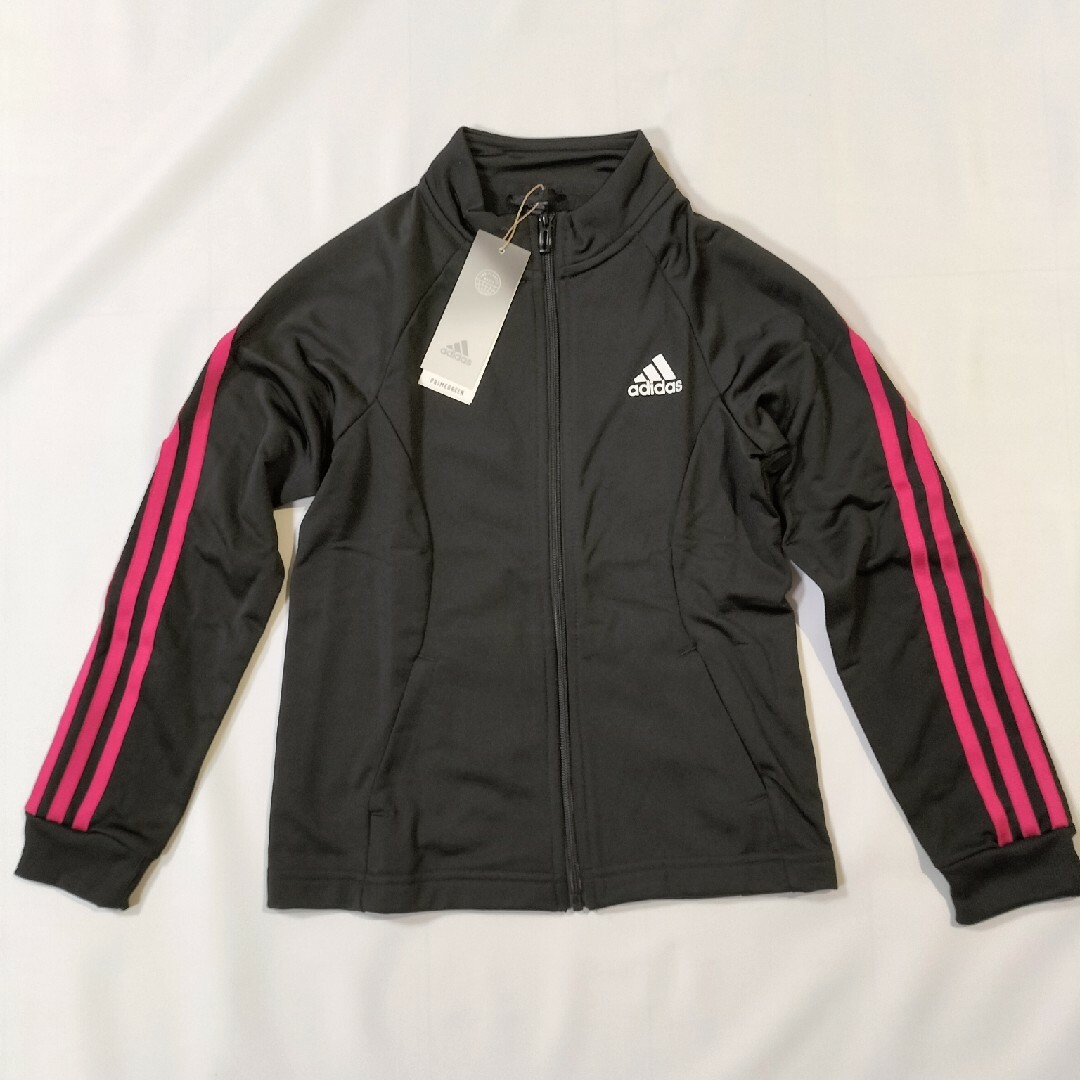 adidas(アディダス)の新品　アディダス　スリーストライプス トラックスーツ　ジャージ上下140サイズ キッズ/ベビー/マタニティのキッズ服男の子用(90cm~)(その他)の商品写真