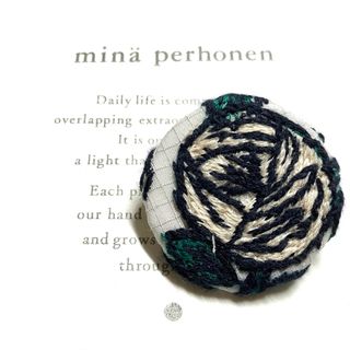 ミナペルホネン(mina perhonen)のミナペルホネン ★ サンキューベリーバッジ　rosy ロージー　バラかわ色刺繍♡(ブローチ/コサージュ)