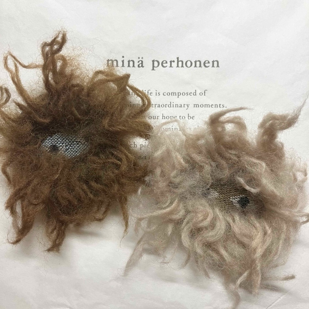 mina perhonen(ミナペルホネン)のミナペルホネン ★ サンキューベリーバッジ　moorii モーリー　激レアかわ♡ レディースのアクセサリー(ブローチ/コサージュ)の商品写真