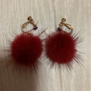 未使用 ハンドメイド ミンクファーイヤリング 赤 半球タイプ (イヤリング)