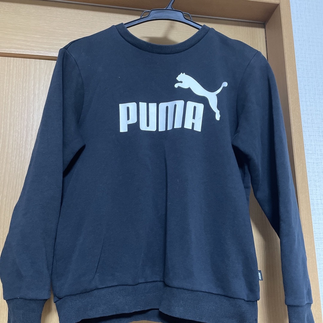 PUMA(プーマ)のプーマ　黒　トレーナー　150 キッズ/ベビー/マタニティのキッズ服男の子用(90cm~)(Tシャツ/カットソー)の商品写真