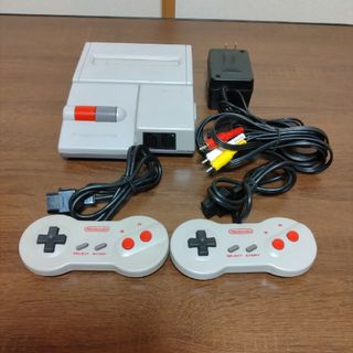 ニューファミコン本体 コントローラー付き(家庭用ゲーム機本体)