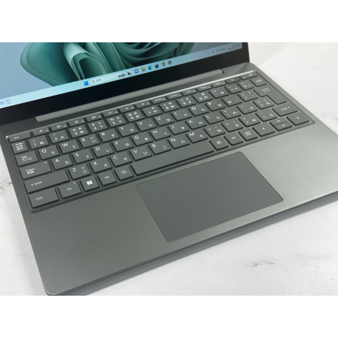 Microsoft(マイクロソフト)の準未使用　Surface Laptop Go2 セージ i5 8 SSD 128 スマホ/家電/カメラのPC/タブレット(ノートPC)の商品写真