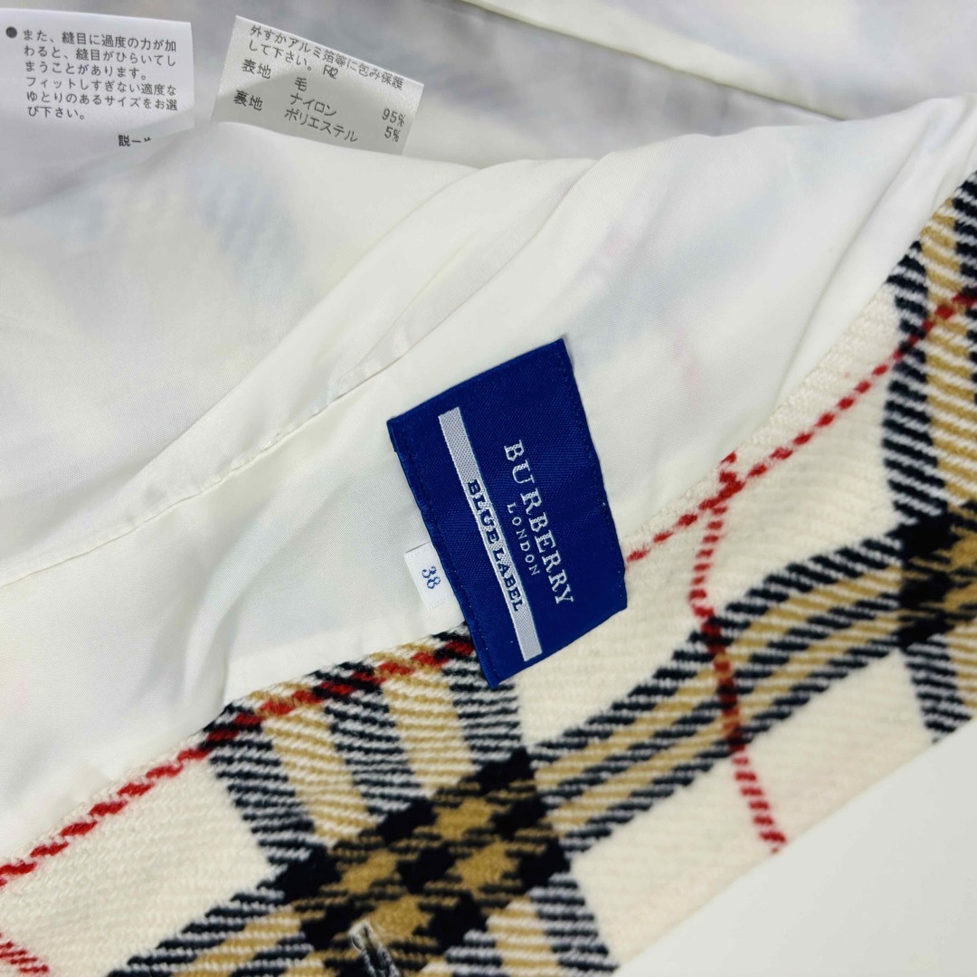 BURBERRY BLUE LABEL(バーバリーブルーレーベル)のバーバリーブルーレーベル　ノバチェック　ピーコート　厚手　ベルト レディースのジャケット/アウター(ピーコート)の商品写真