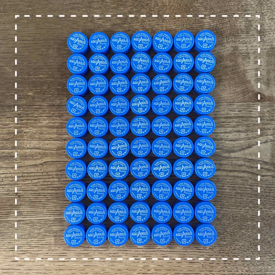 アクエリアス ペットボトル キャップ 70個 青系 ハンドメイドの素材/材料(各種パーツ)の商品写真
