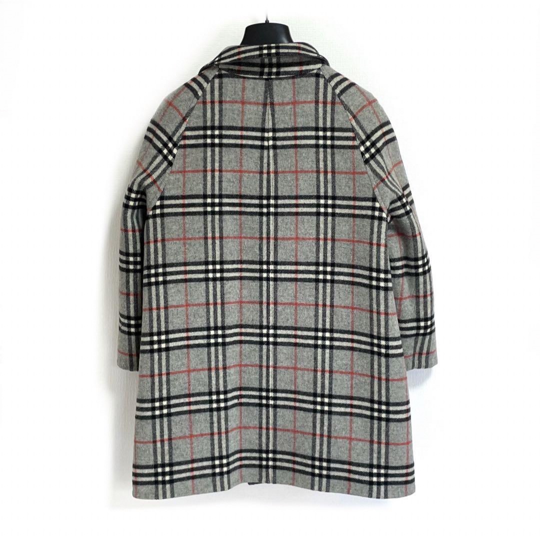 BURBERRY(バーバリー)のバーバリー ノバチェック リバーシブルコート グレー 7号 レディースのジャケット/アウター(チェスターコート)の商品写真