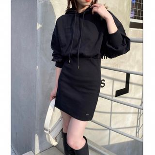【専用】chico フードスウェットリブミニワンピ　ブラック　WEB限定(ミニワンピース)
