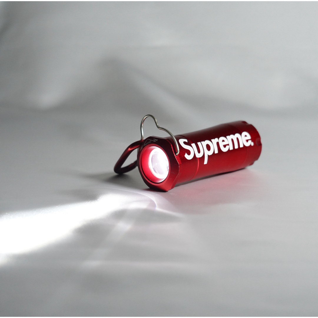 Supreme(シュプリーム)の【新品/未使用】Supreme Logo Lantern ロゴ ランタン レッド スポーツ/アウトドアのアウトドア(ライト/ランタン)の商品写真