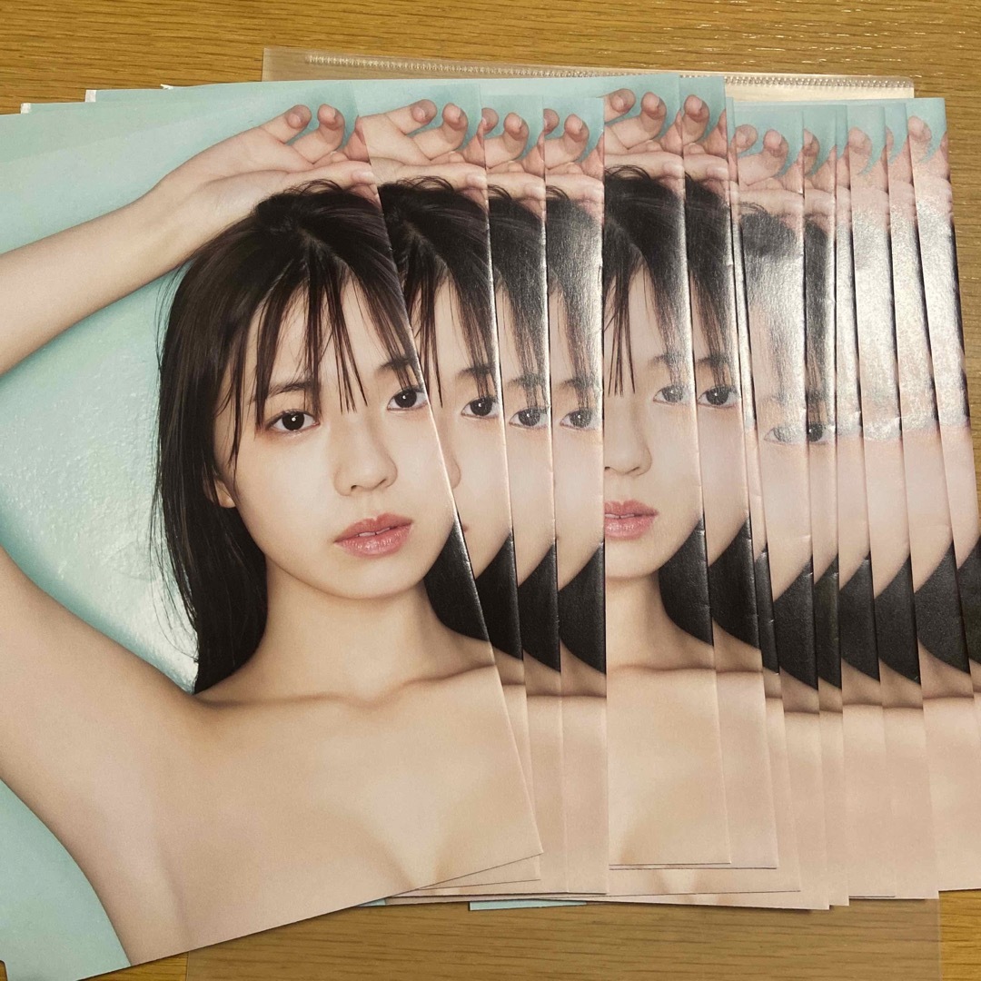 菊地姫奈 BIGポスター 週刊少年チャンピオン 30号　付録　13枚 エンタメ/ホビーのタレントグッズ(アイドルグッズ)の商品写真