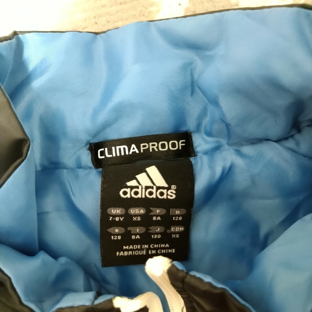 adidas(アディダス)のadidas　コート　　size130 キッズ/ベビー/マタニティのキッズ服男の子用(90cm~)(コート)の商品写真