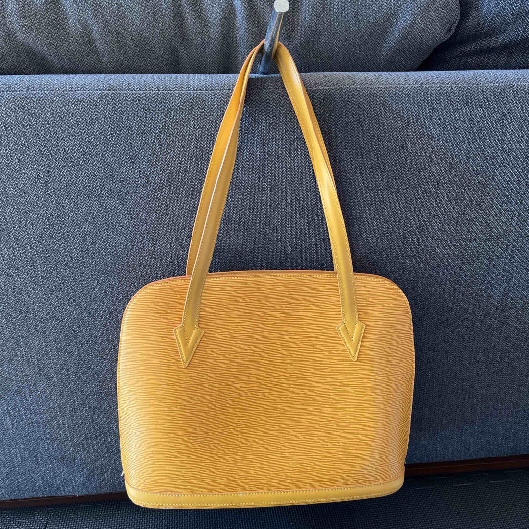 LOUIS VUITTON - ルイヴィトン ショルダーバッグ エピ リュサックの